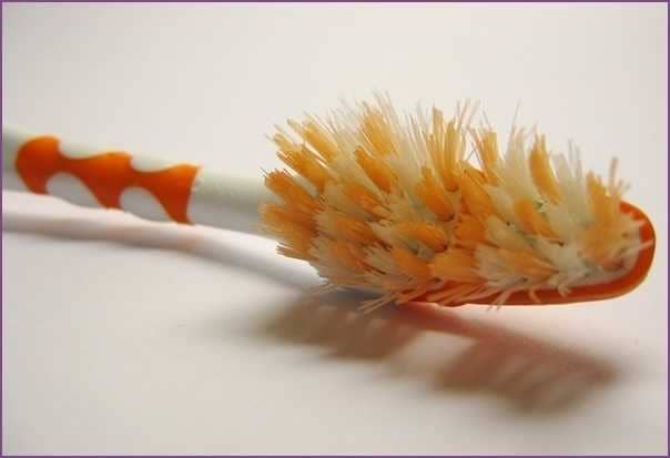 fogkefe-tönkrement-sortekkel.jpg#asset:
